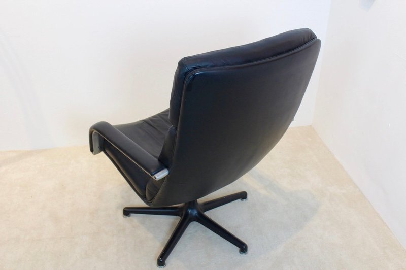 Geoffrey Harcourt for Artifort Model F141 Swivel Lounge Chair