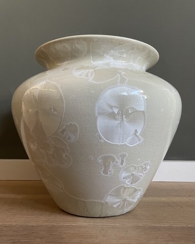 Mother of pearl decorated vase