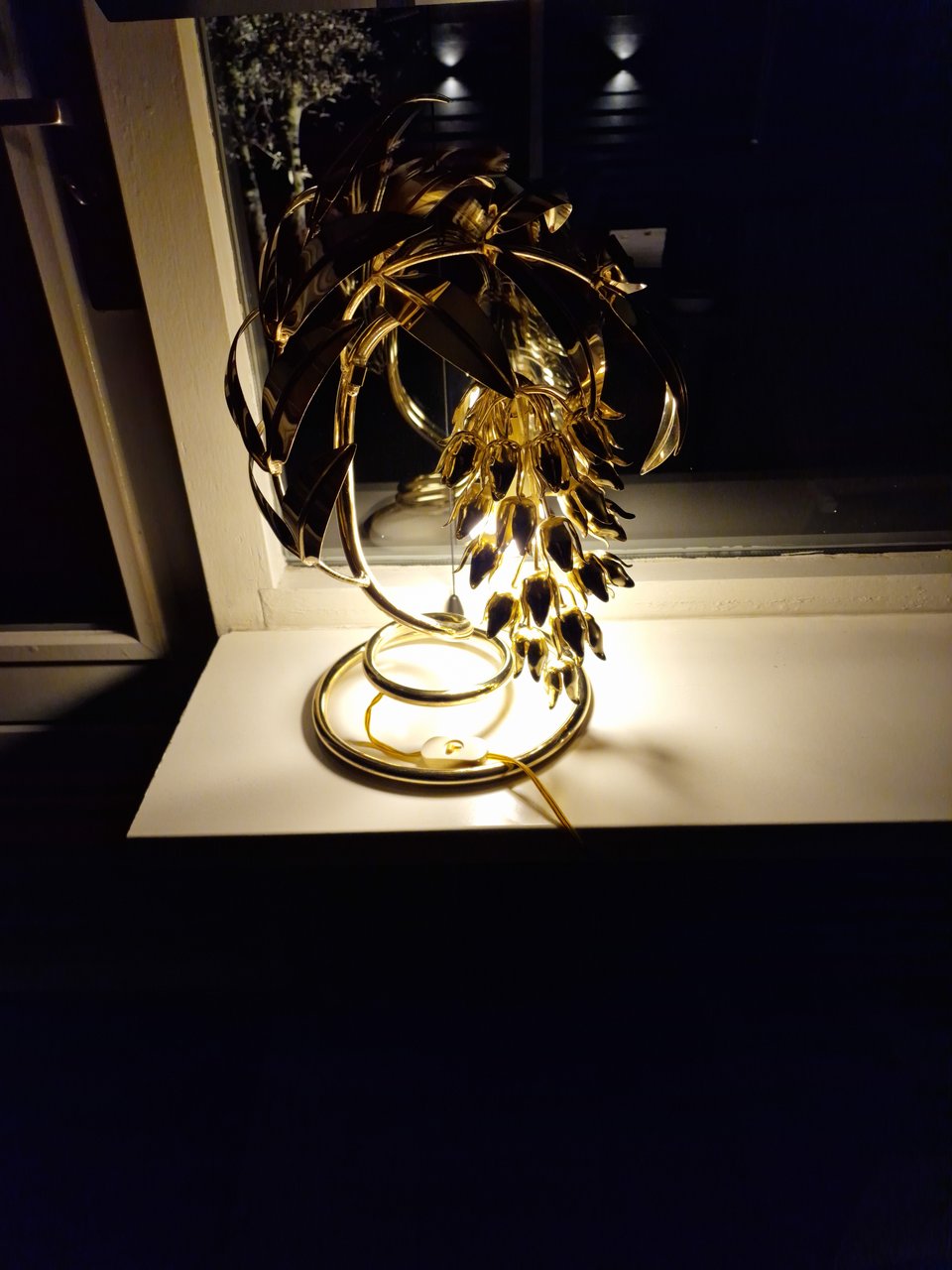 Image 15 of Hans Kögl floral Wisteria table lamp