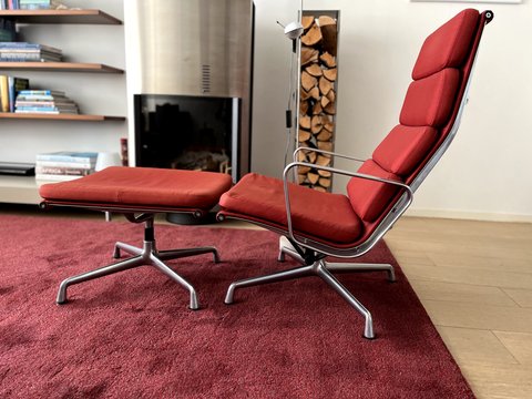 Vitra fauteuil Softpad Chair EA 22 met voetenbank