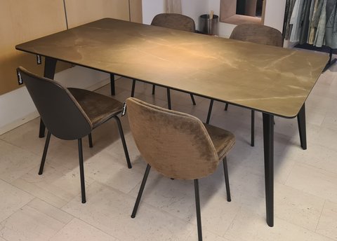 Pode Hux dining table