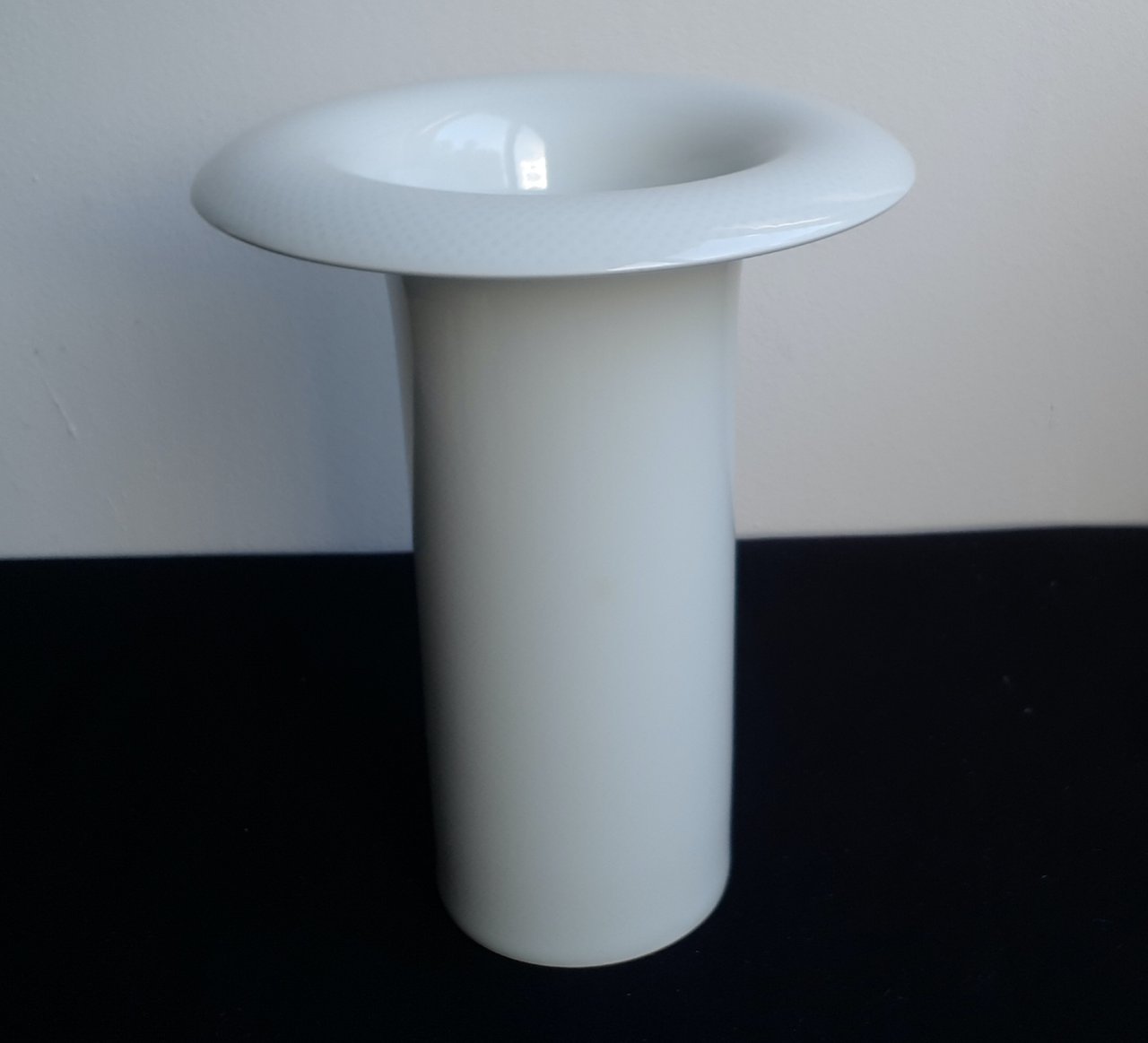 Rosenthal Studio Line vase, Tapio Wirkkala | € 90 | Whoppah