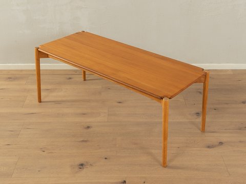 klassieke lange salontafel met zwevend tafelblad