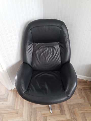 2 x Montel leather swivel recliner chair