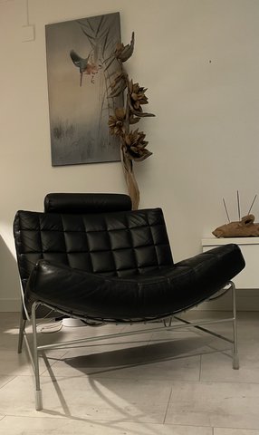 Leolux Volare black leather armchair