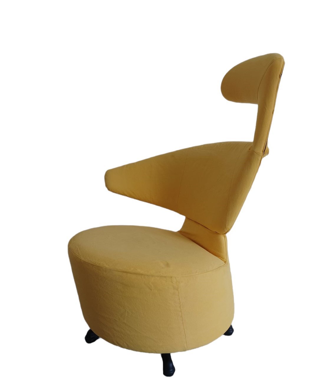 Cassina 'Canta' K06 swivel armchair image 3