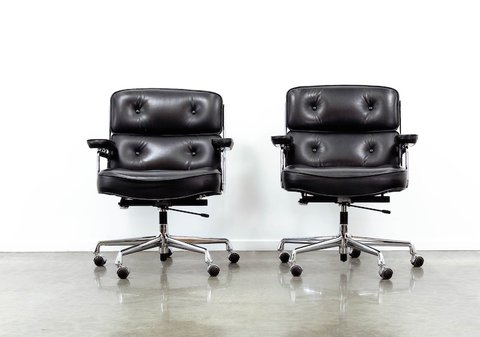 2x Eames ES104 lobby chairs