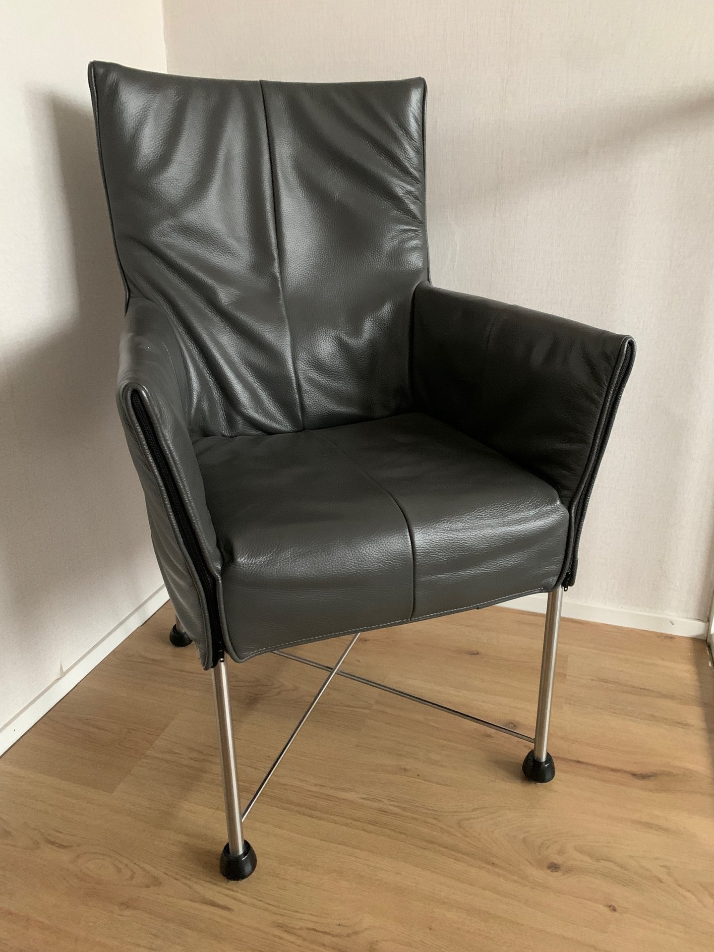 Montis Chaplin stoelen € 2.000 |