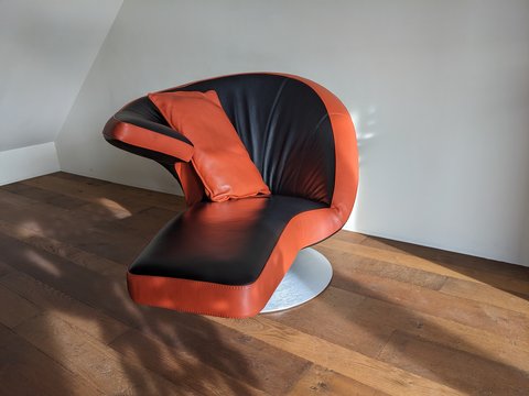 Leolux Parabolica Cinnebar chaise longue