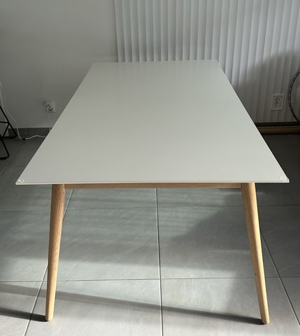 Bo Concept Milano dining table