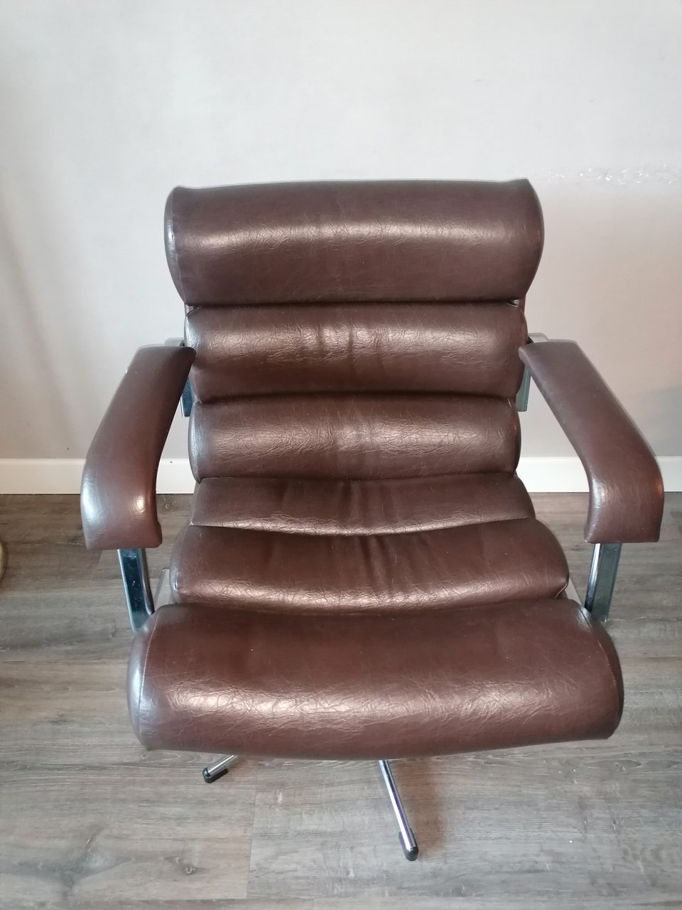Image 4 of Mid century chair