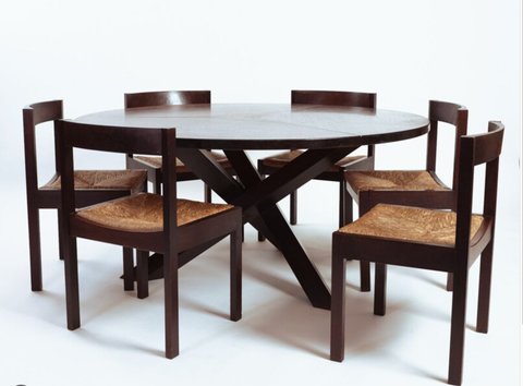 Gerard Geytenbeek driepoot tafel met 6 stoelen.