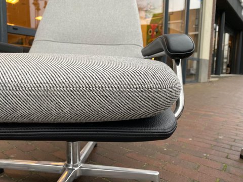 Gelderland 400 swivel armchair
