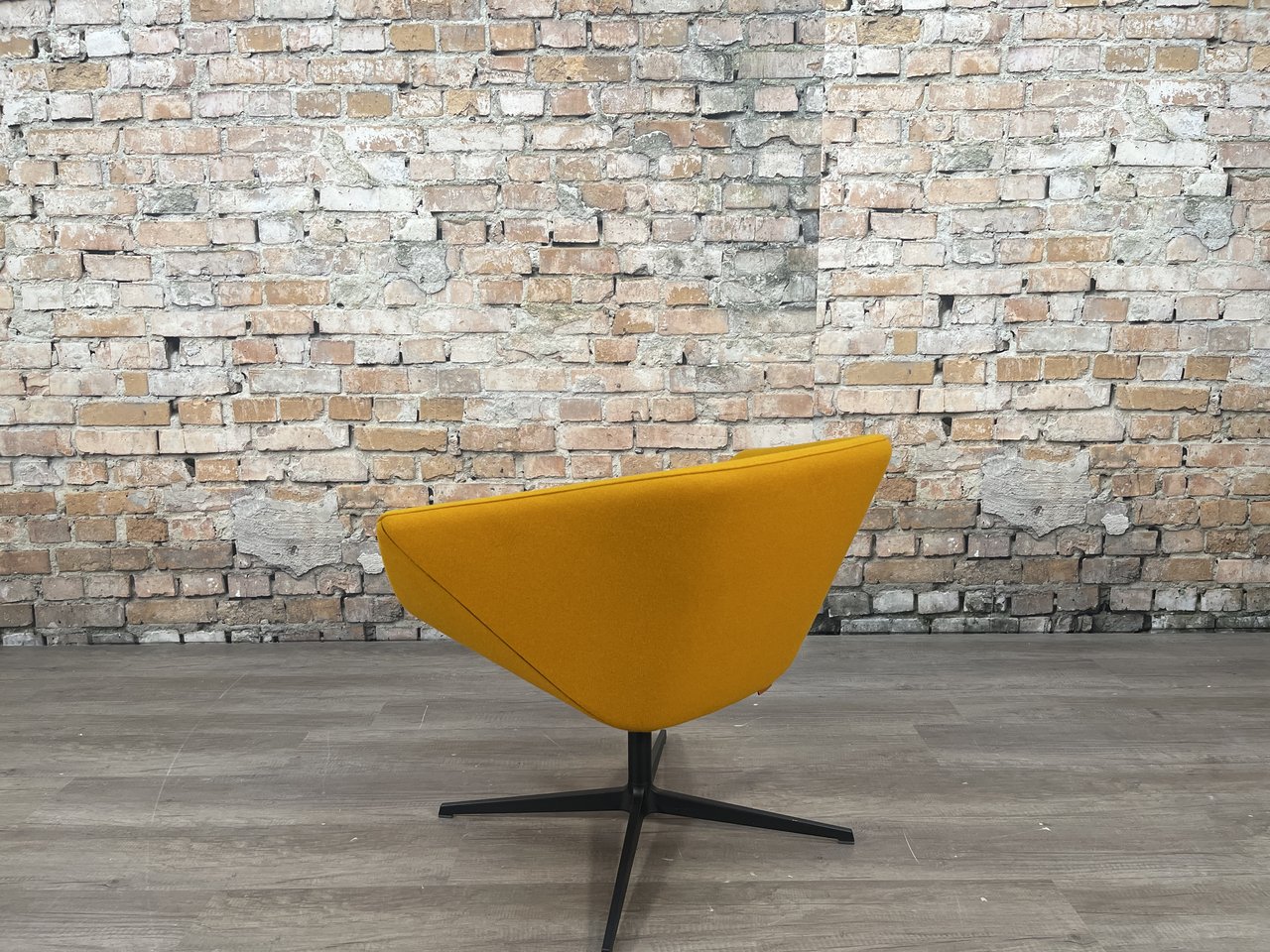 Image 6 of Montis Ella yellow armchair