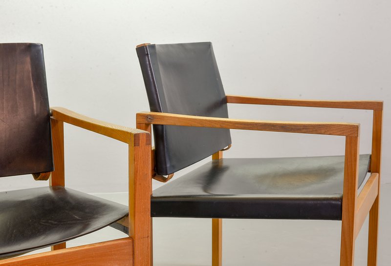 2 Brutalist Nordic Scandinavian Solid Oakwood Armchairs with Black Sadle Leather, 1960s.