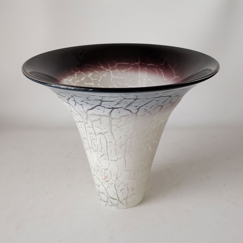 Jessica Homich. Leerdam. Modern art glass vase.