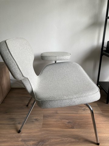 Artifort Dragonfly chair