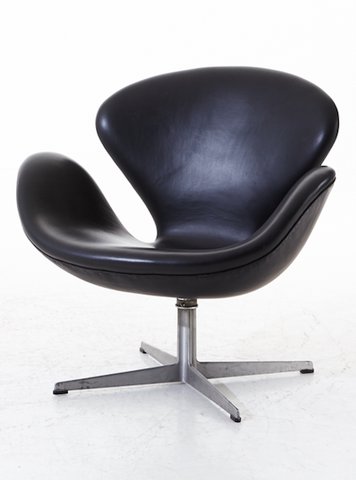 Arne Jacobsen Swan armchair in leather