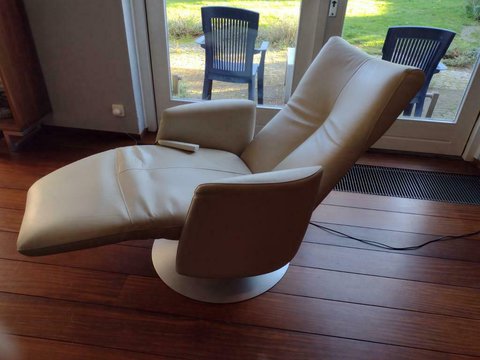 Leolux Kepler elektrische relaxfauteuil relax fauteuil creme leer