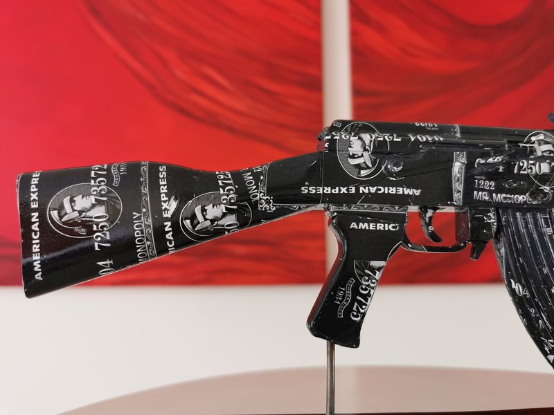 Van Apple, Art Against War AK47 American Express Peace Edition beeld