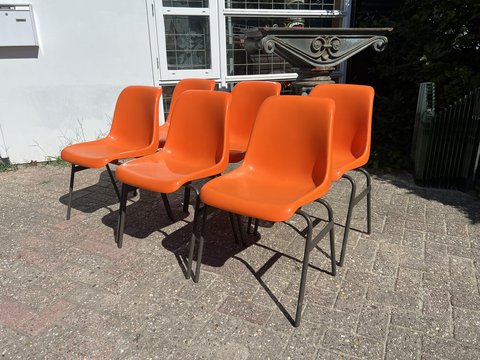 6 x 1970s school chairs