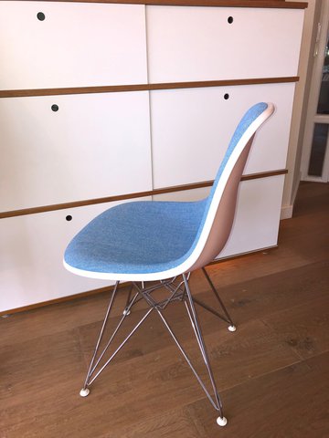 Vitra Eames plastic chair DSR
