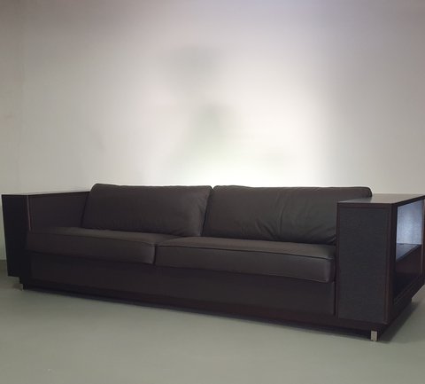 Atemberaubendes Ceccotti-Sofa von Roberto Lazzeroni. Wie neu. Breite 285 cm, Tiefe 108, Höhe 65, Bücherregale rund um das Sofa.