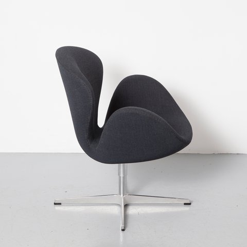 Arne Jacobsen Fritz Hansen swan chair