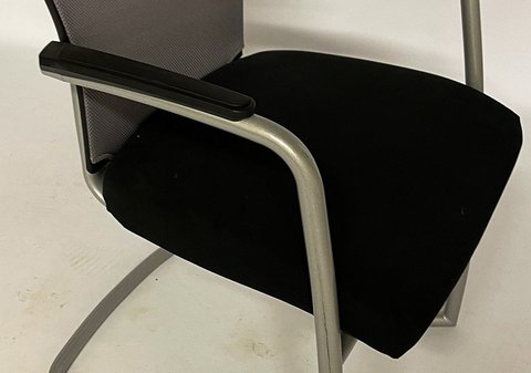 Haworth bureaustoel zwart met grijs en chromen poten