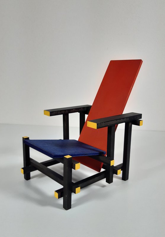 ruilen inval Botanist Gerrit Rietveld miniatuur Rood-Blauwe stoel | € 195 | Whoppah