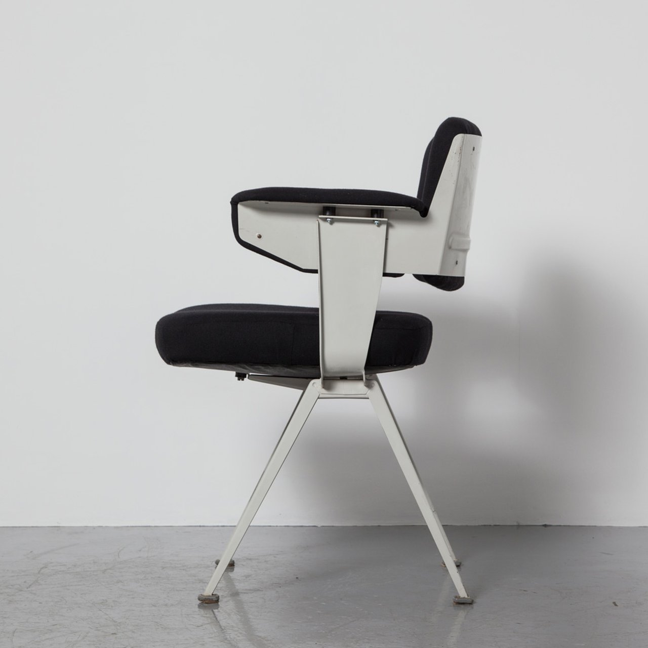 Image 9 of Ahrend by Friso Kramer Resort chair