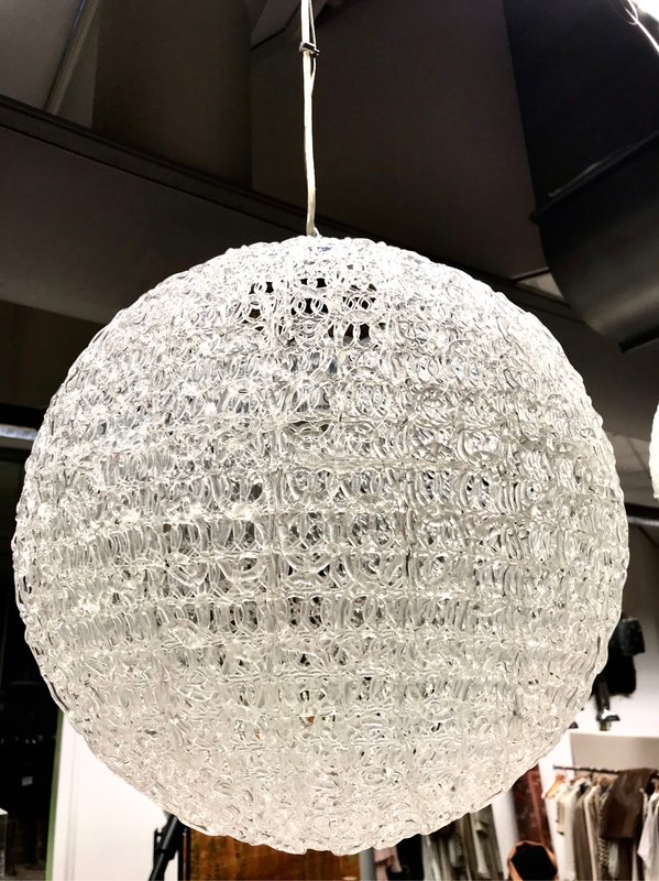 Lucite globe hanglampen