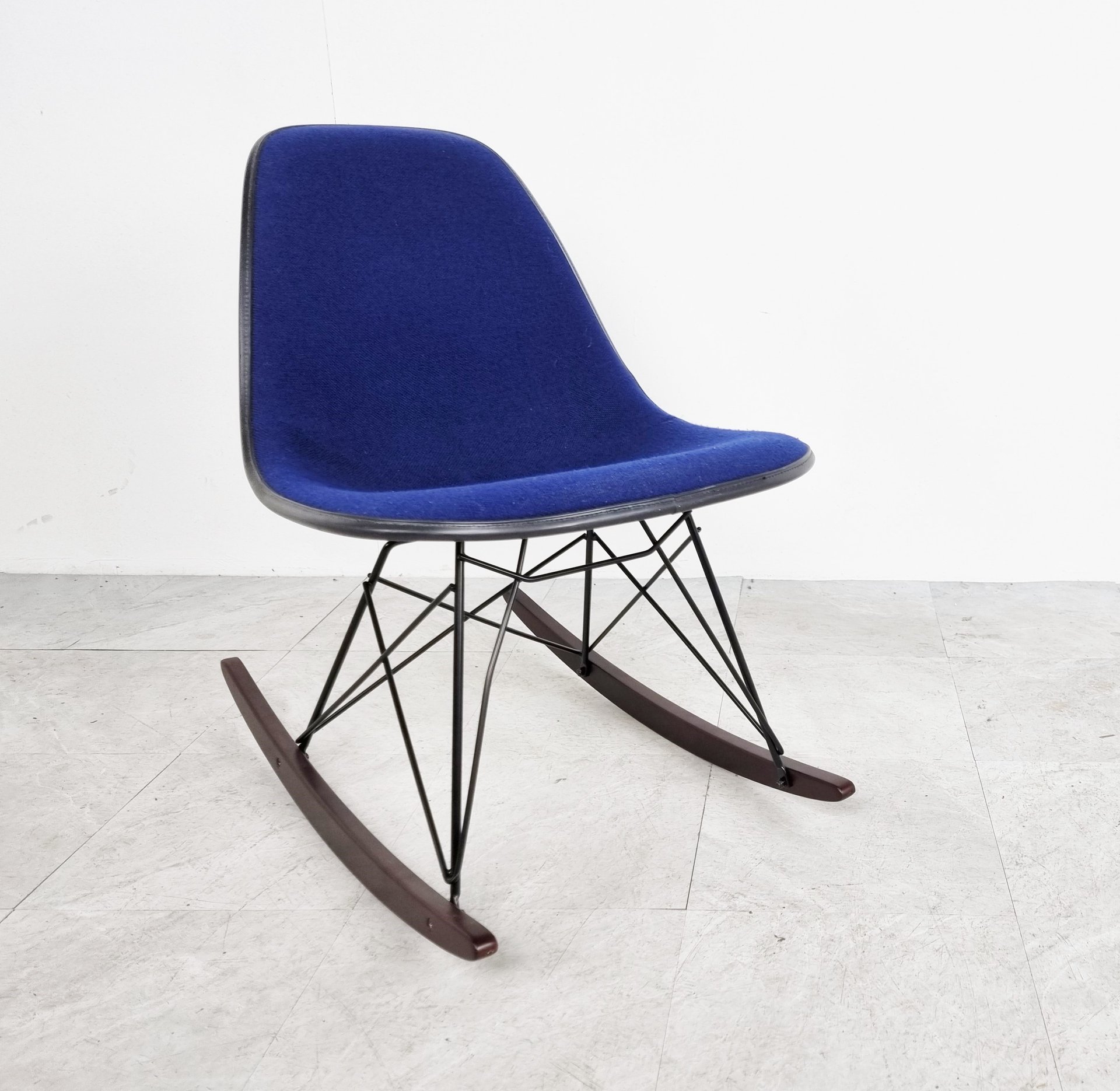 Eerlijkheid beproeving verschijnen Eames schommelstoel van Herman Miller | € 695 | Whoppah