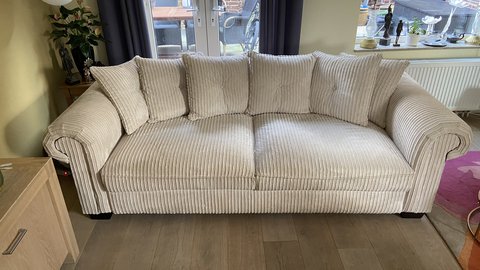 Modern ribbed 3-seater sofa