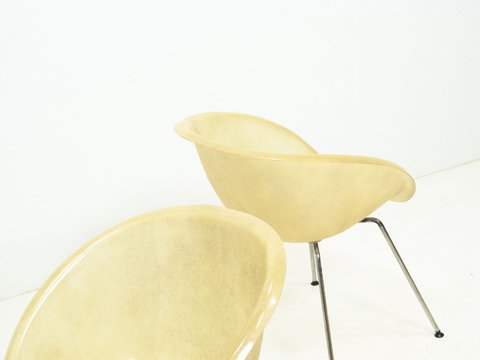 2x vintage fiber glassshell chairs
