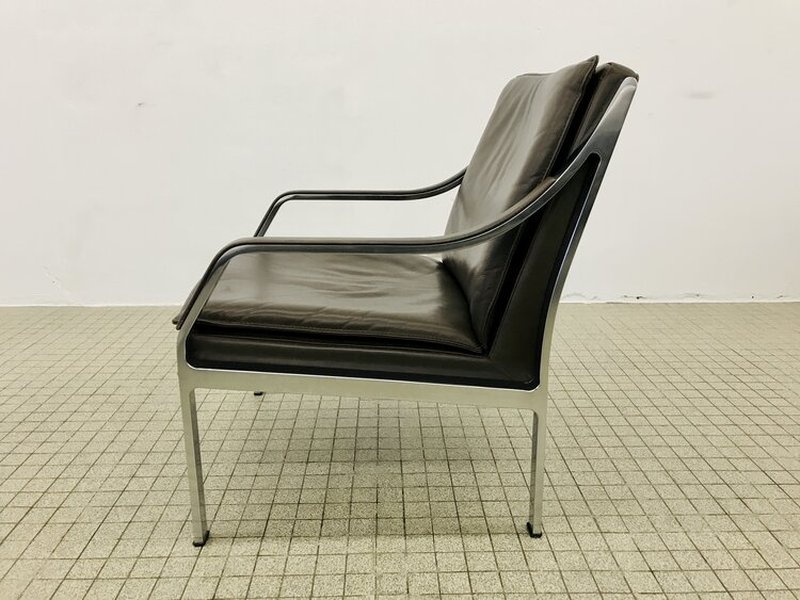 Knoll 'Alpha' lounge chairs