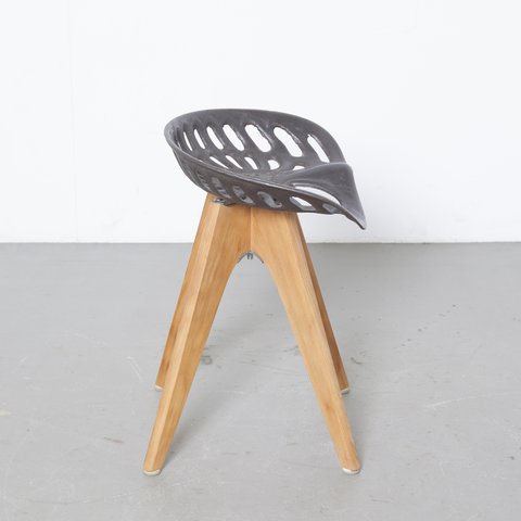 Hirondelle tractor seat stool