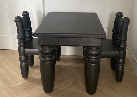 Moooi parent table with 2 chairs