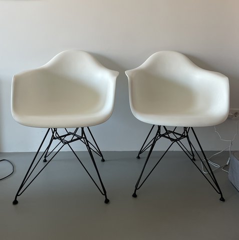 2x Vitra Eames DAW chairs
