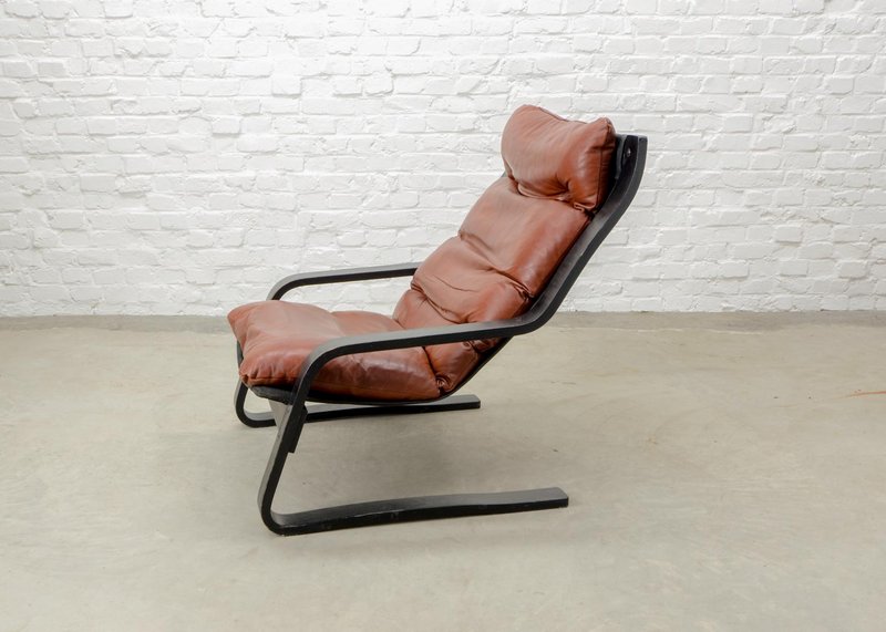 Scandinavian Modern Design Bouncy Maroon Leather Lounge Chair