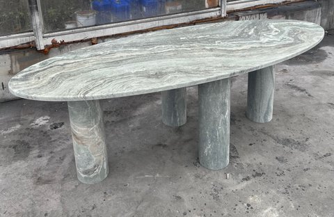 Ovaler Esstisch aus Grün Marmor
