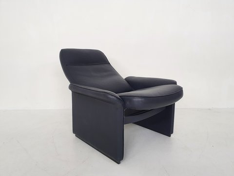 De Sede DS50 dark blue leather lounge chair, Switserland 1980's