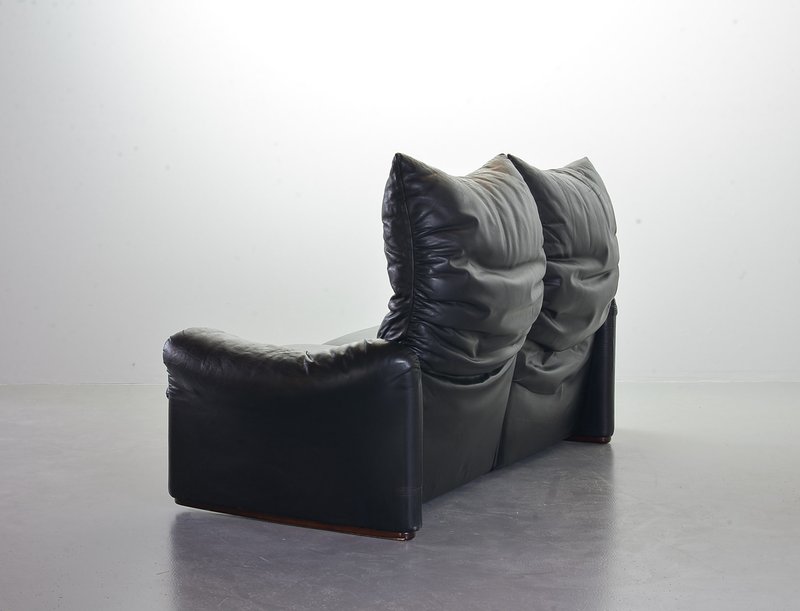 Cassina 2-Seat Sofa 'Maralunga' by Vico Magistretti in Black Leather, Italy, 1970s.