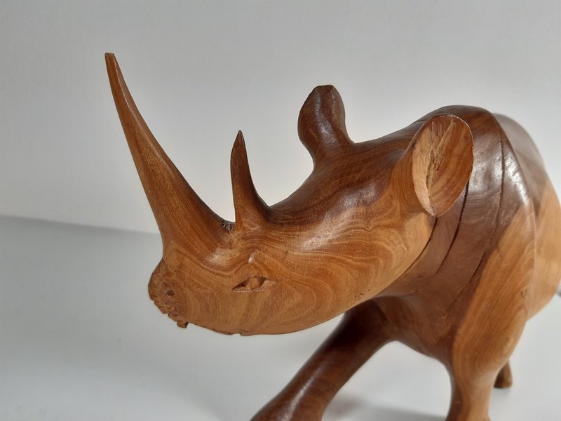 Neushoorn-Rhinocerotidae snijwerk hout