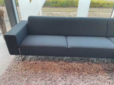 Artifort mare sofa fixed cushion