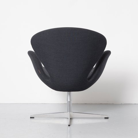 Arne Jacobsen Fritz Hansen swan chair