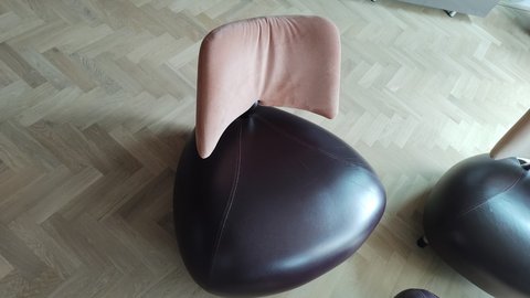 2 Leolux Pallone armchairs + 1 Leolux Pallone footstool