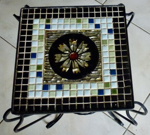 Vintage Mosaik-Pflanzentisch