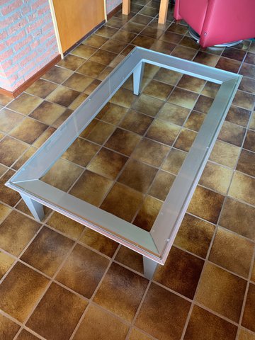 Leolux glass coffee table on aluminum frame