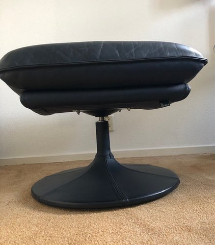 Leolux footstool on a swivel base